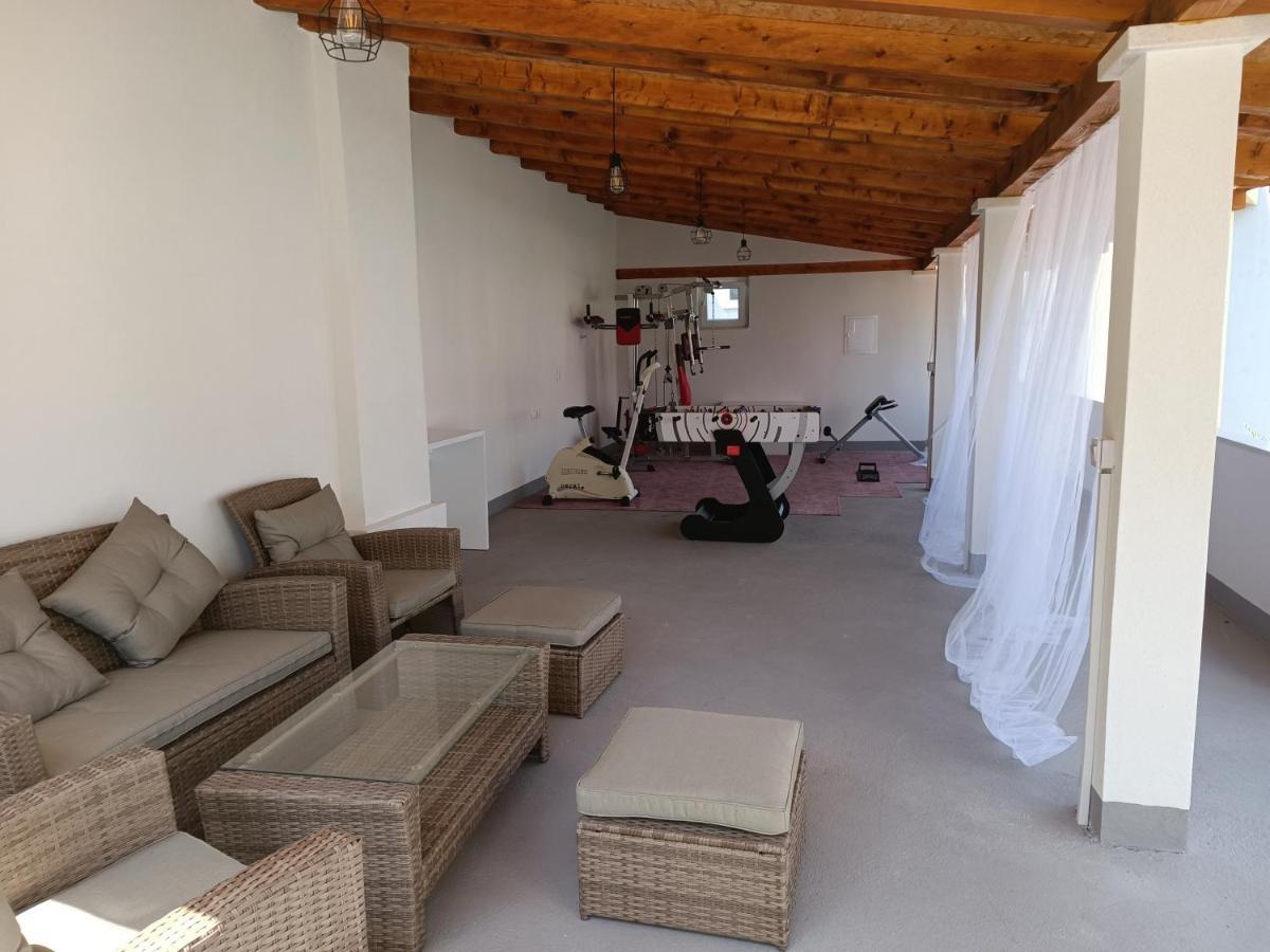 Villa Vlade- From The Heated Pool To The Beach In 1 Minute Jesenice  Eksteriør bilde