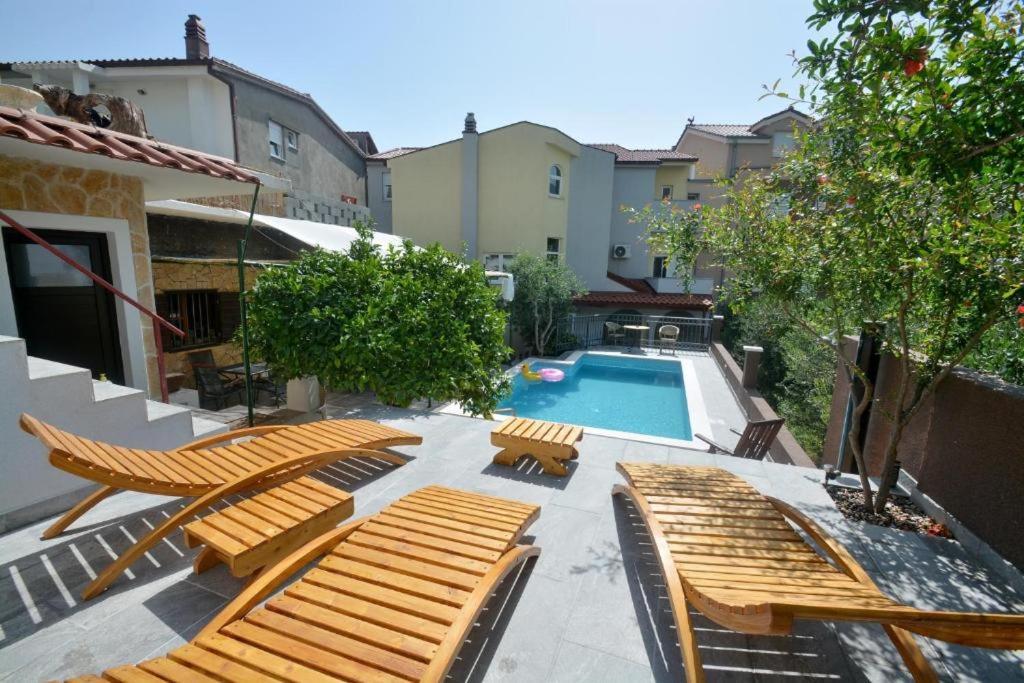 Villa Vlade- From The Heated Pool To The Beach In 1 Minute Jesenice  Eksteriør bilde