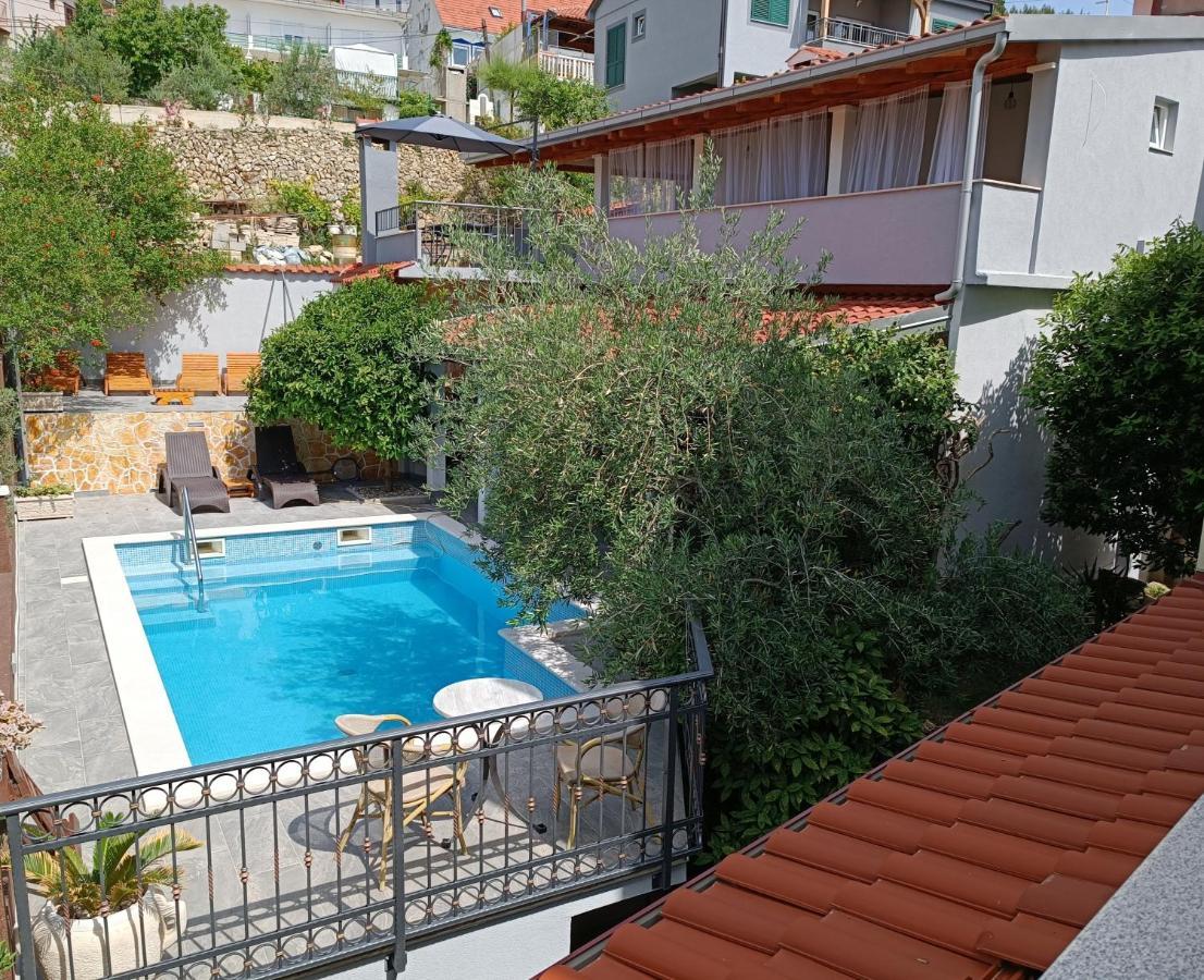 Villa Vlade- From The Heated Pool To The Beach In 1 Minute Jesenice  Eksteriør bilde