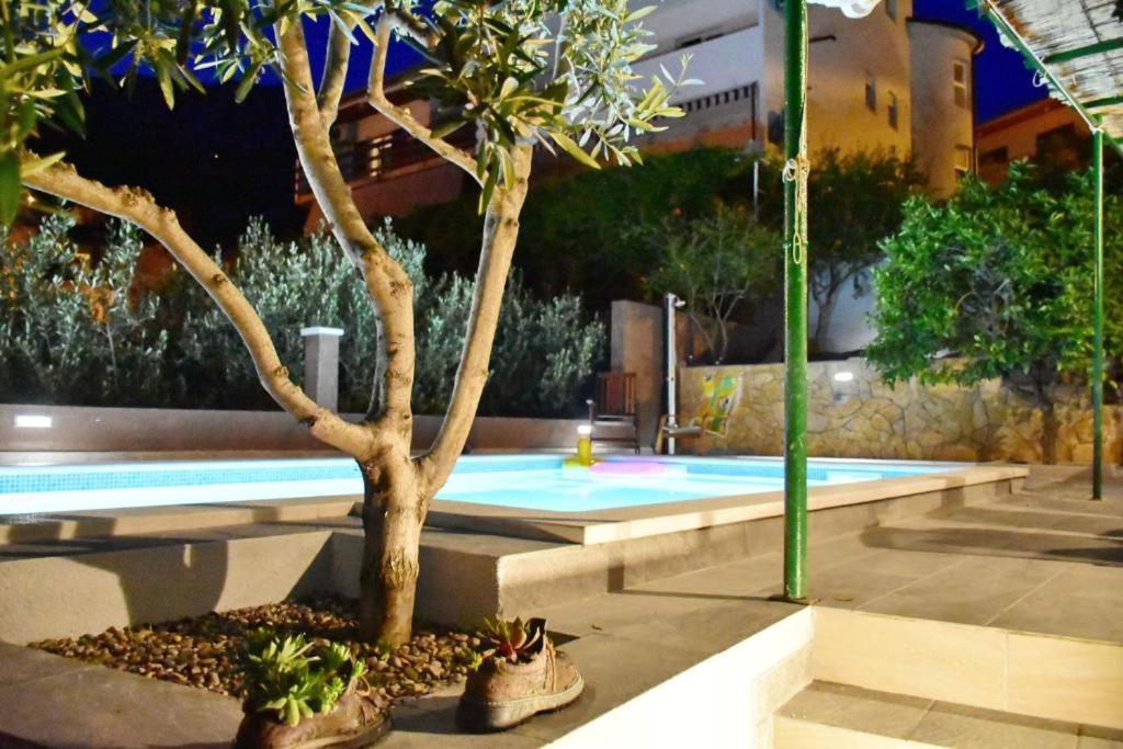 Villa Vlade- From The Heated Pool To The Beach In 1 Minute Jesenice  Eksteriør bilde