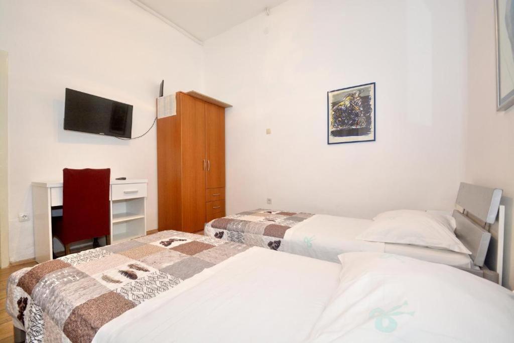 Villa Vlade- From The Heated Pool To The Beach In 1 Minute Jesenice  Eksteriør bilde