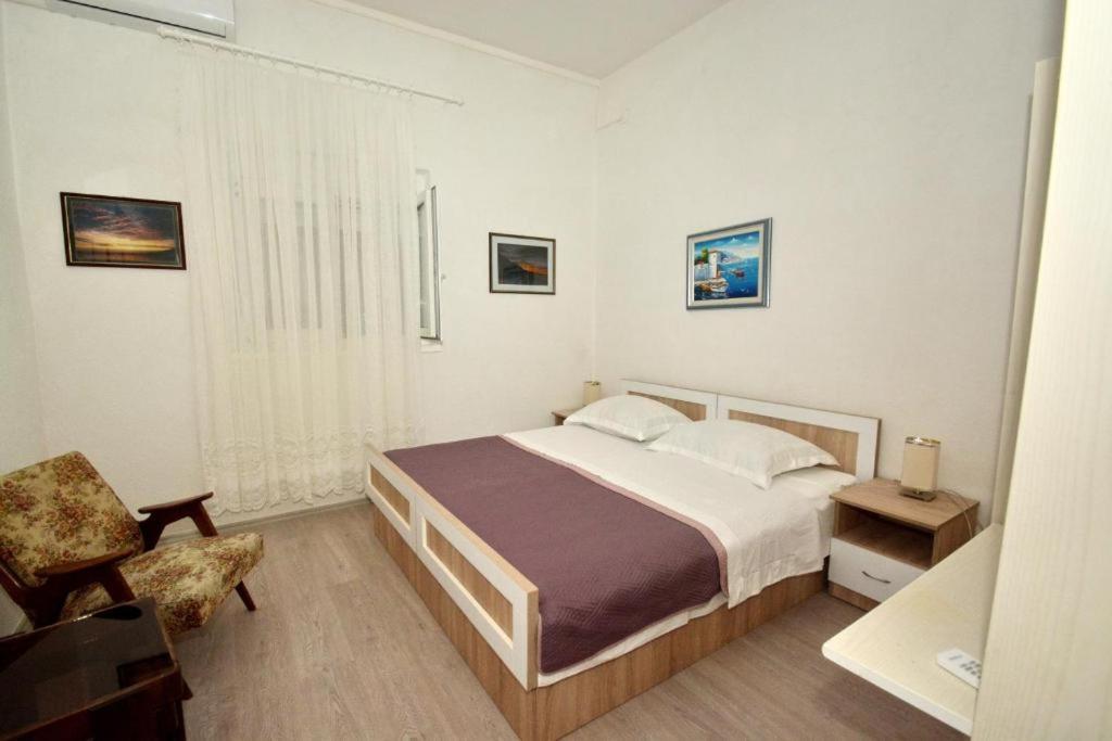 Villa Vlade- From The Heated Pool To The Beach In 1 Minute Jesenice  Eksteriør bilde