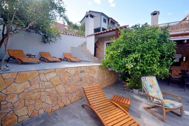 Villa Vlade- From The Heated Pool To The Beach In 1 Minute Jesenice  Eksteriør bilde
