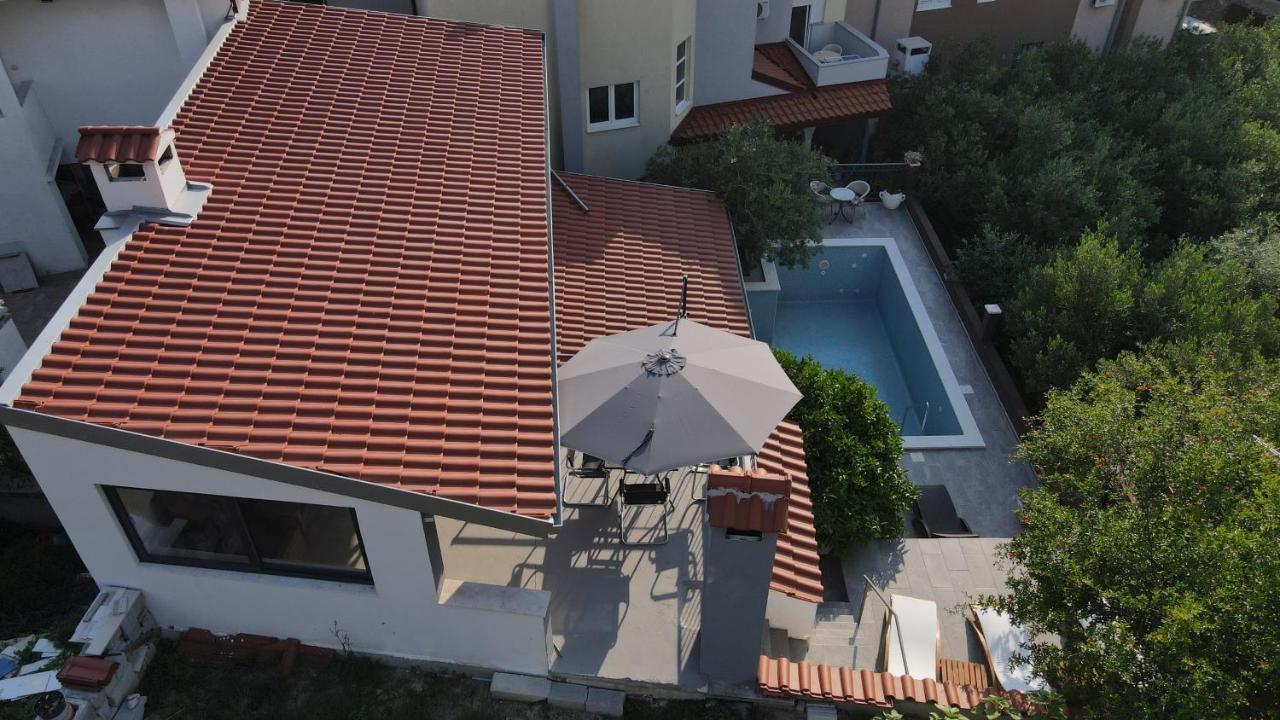 Villa Vlade- From The Heated Pool To The Beach In 1 Minute Jesenice  Eksteriør bilde