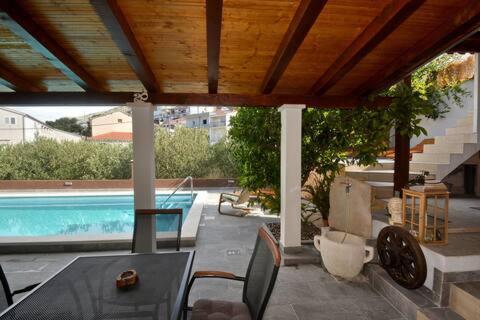 Villa Vlade- From The Heated Pool To The Beach In 1 Minute Jesenice  Eksteriør bilde