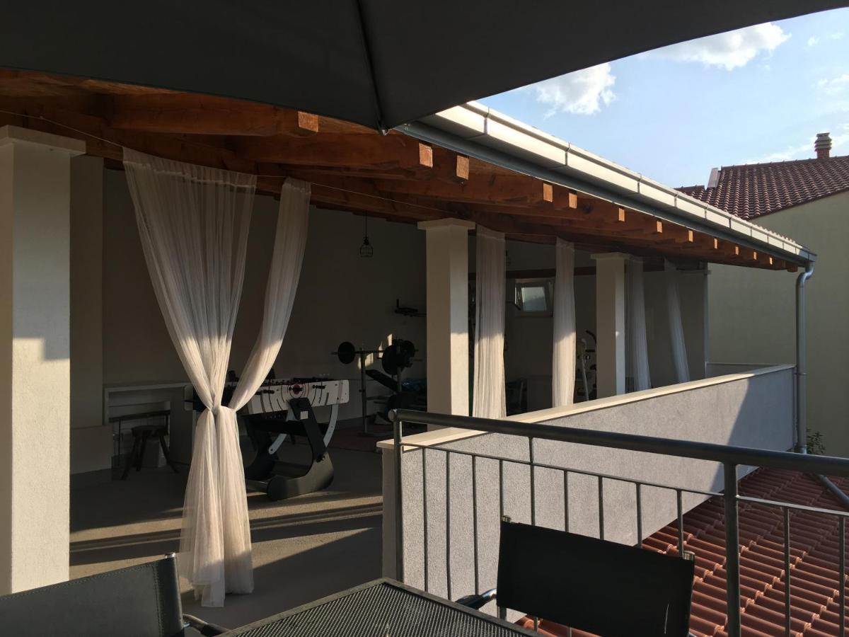 Villa Vlade- From The Heated Pool To The Beach In 1 Minute Jesenice  Eksteriør bilde